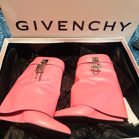 Beautiful Pink Givenchy Shark boots - Picture 4 of 5
